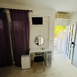 ホテル Pelekan And Athina 12 ペフコホリ