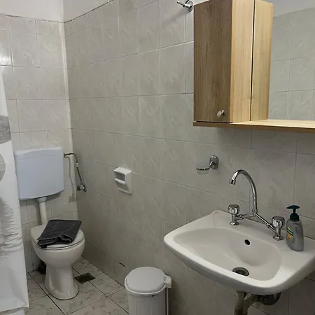 Pelekan And Athina 12 פפקוהורי